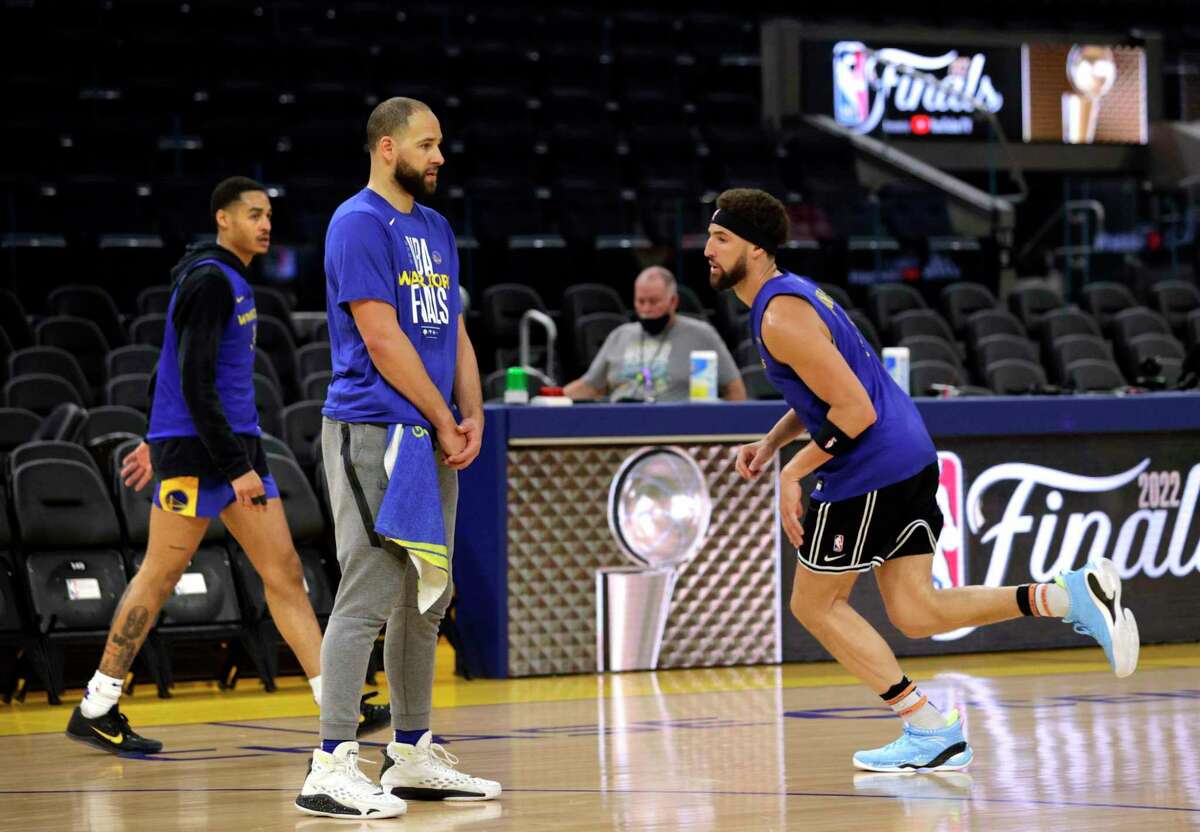 Klay Thompson (11) works with his brother Mychel Thomspon and Jordan Poole (3) as the Golden State Warriors practiced before the NBA Finals get underway later in the week at Chase Center in San Francisco, Calif., on Tuesday, May 31, 2022.