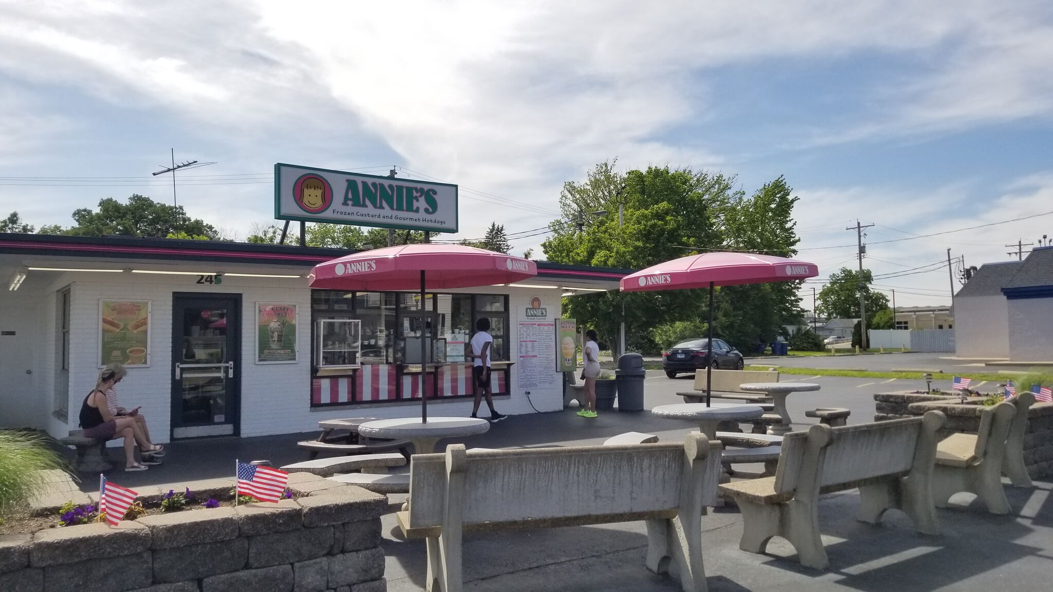 Annie's Frozen Custard consolidates to just its Glen Carbon location