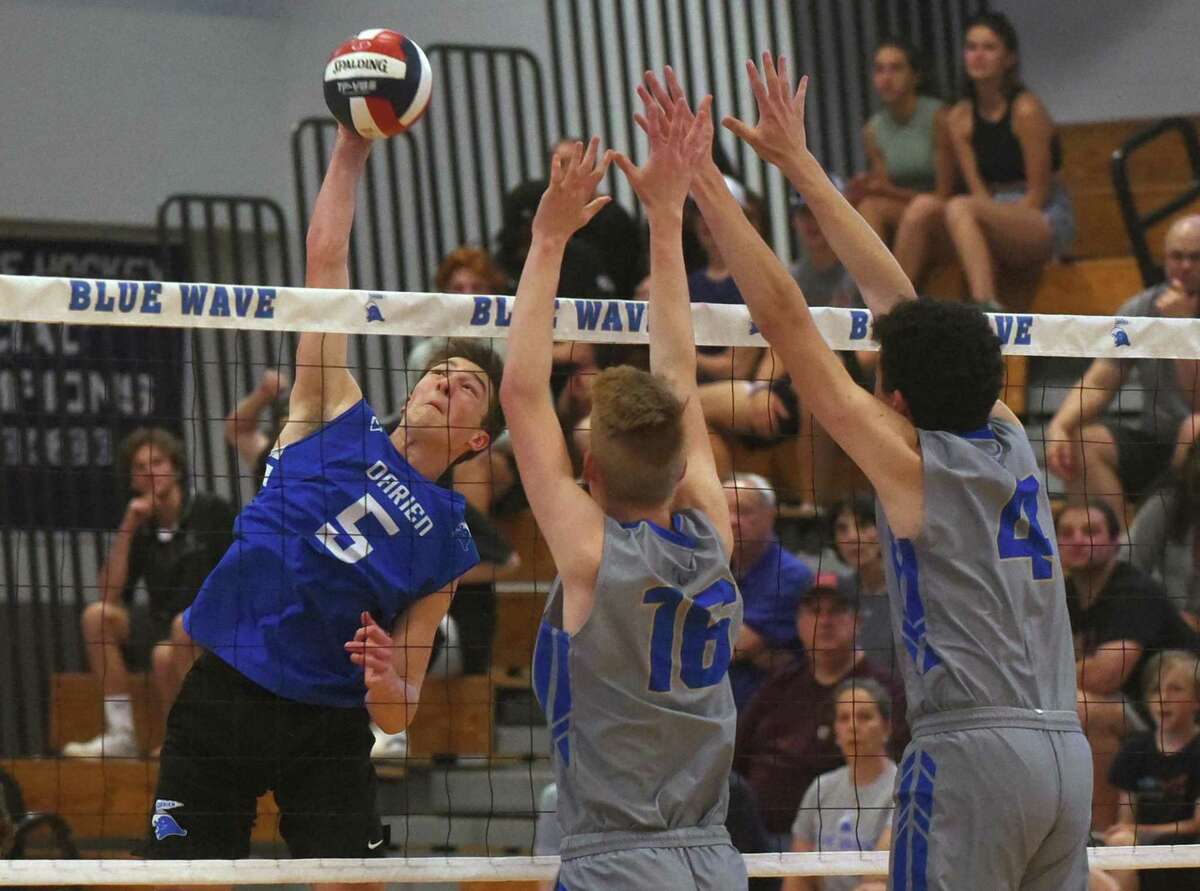 Darien overcomes Newtown to reach Class L boys volleyball semis