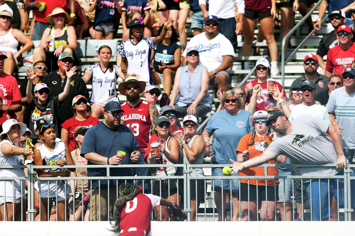 Women's College World Series Oklahoma topples Texas