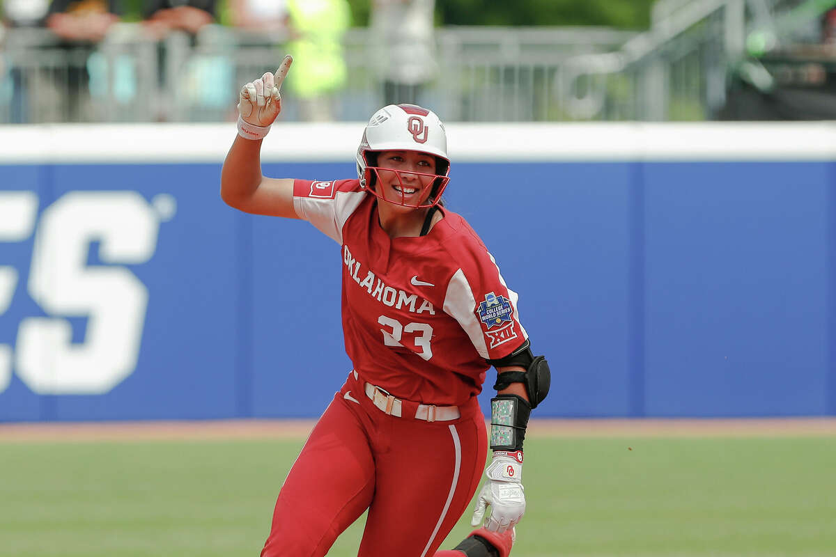 Women's College World Series: Oklahoma topples Texas