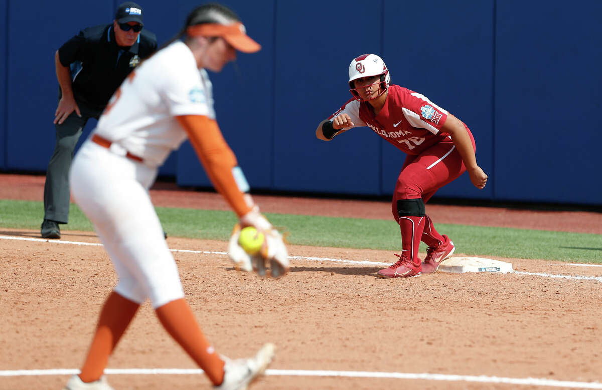 Women's College World Series Oklahoma topples Texas