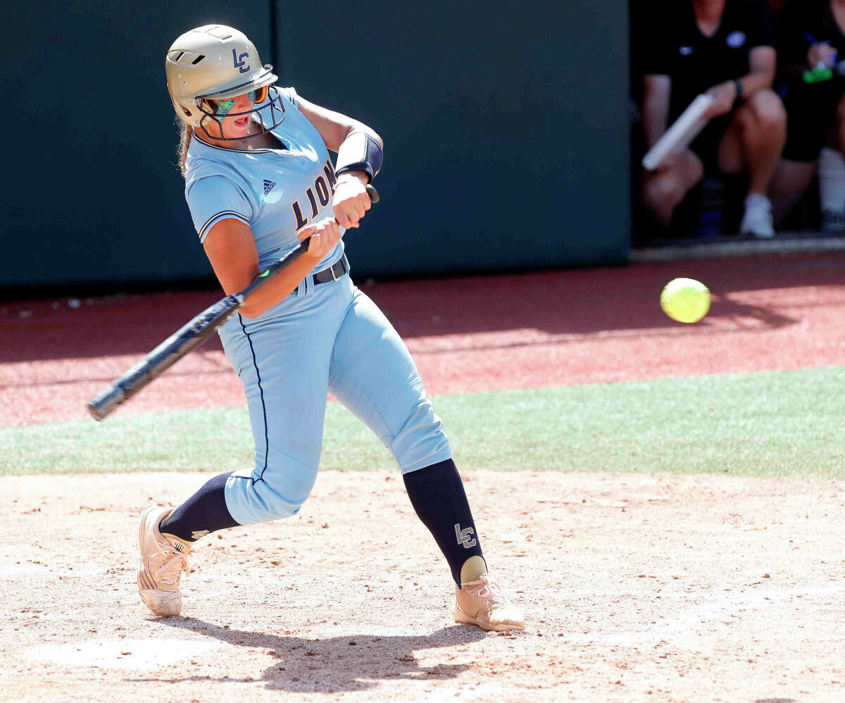 Roaring sendoff to state softball playoffs for Lake Creek Lions