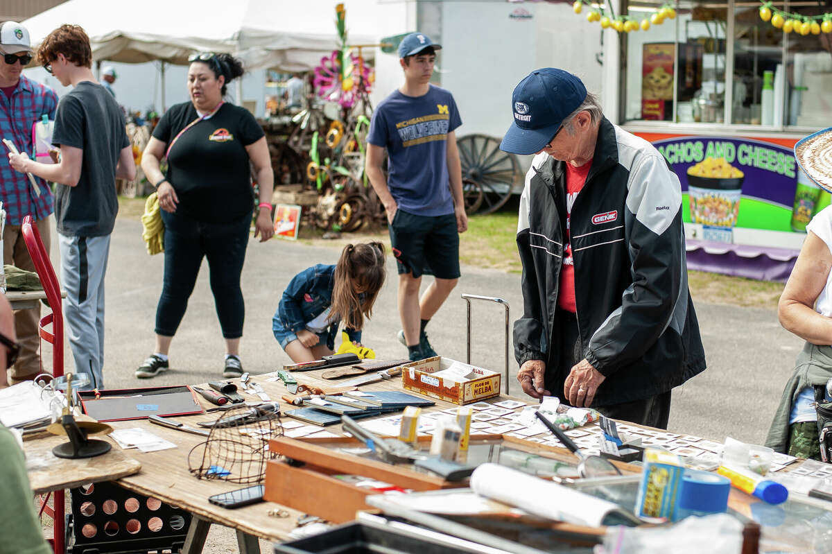 Hundreds of vendors sell at Michigan Antique Festival in Midland