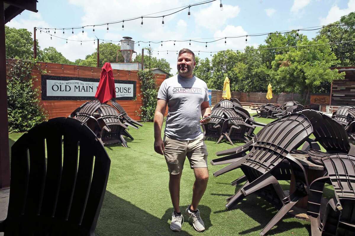 New Schertz bar a music venue, sports bar and backyard hangout