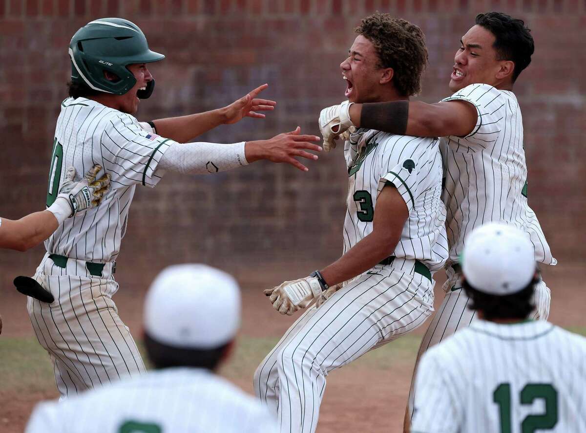 Donovan Chriss (3) helped fuel De La Salle-Concord’s seventh-inning rally with an RBI single and then scoring the game-winning run in the Spartans' 7-6 defeat of St. Francis in the inaugural NorCal Division I championship game.