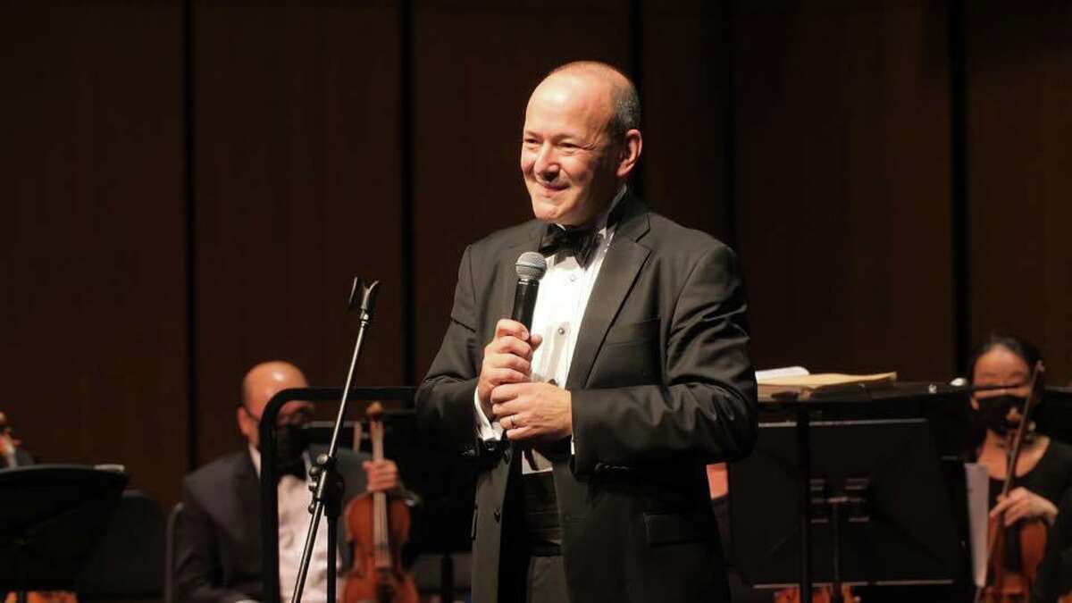 Stuart Malina guest conducts a Greenwich Symphony Orchestra concert September 25, 2021.