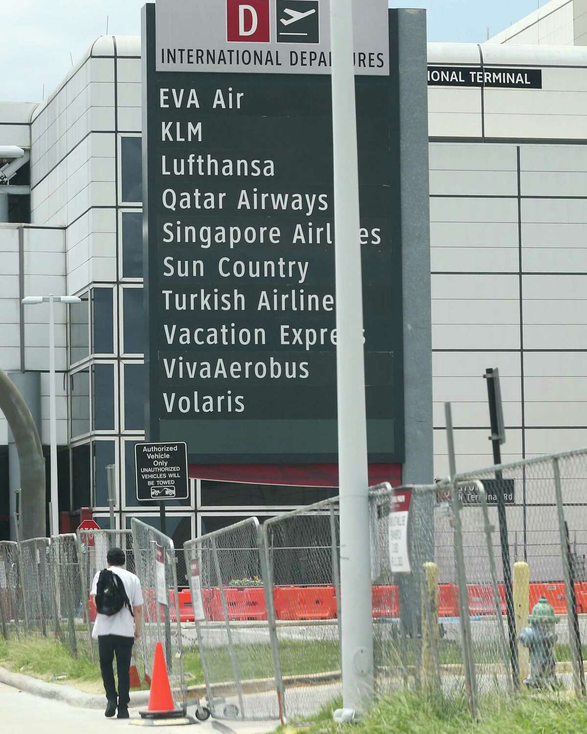 IAH traffic nightmares force travelers to walk to their terminals