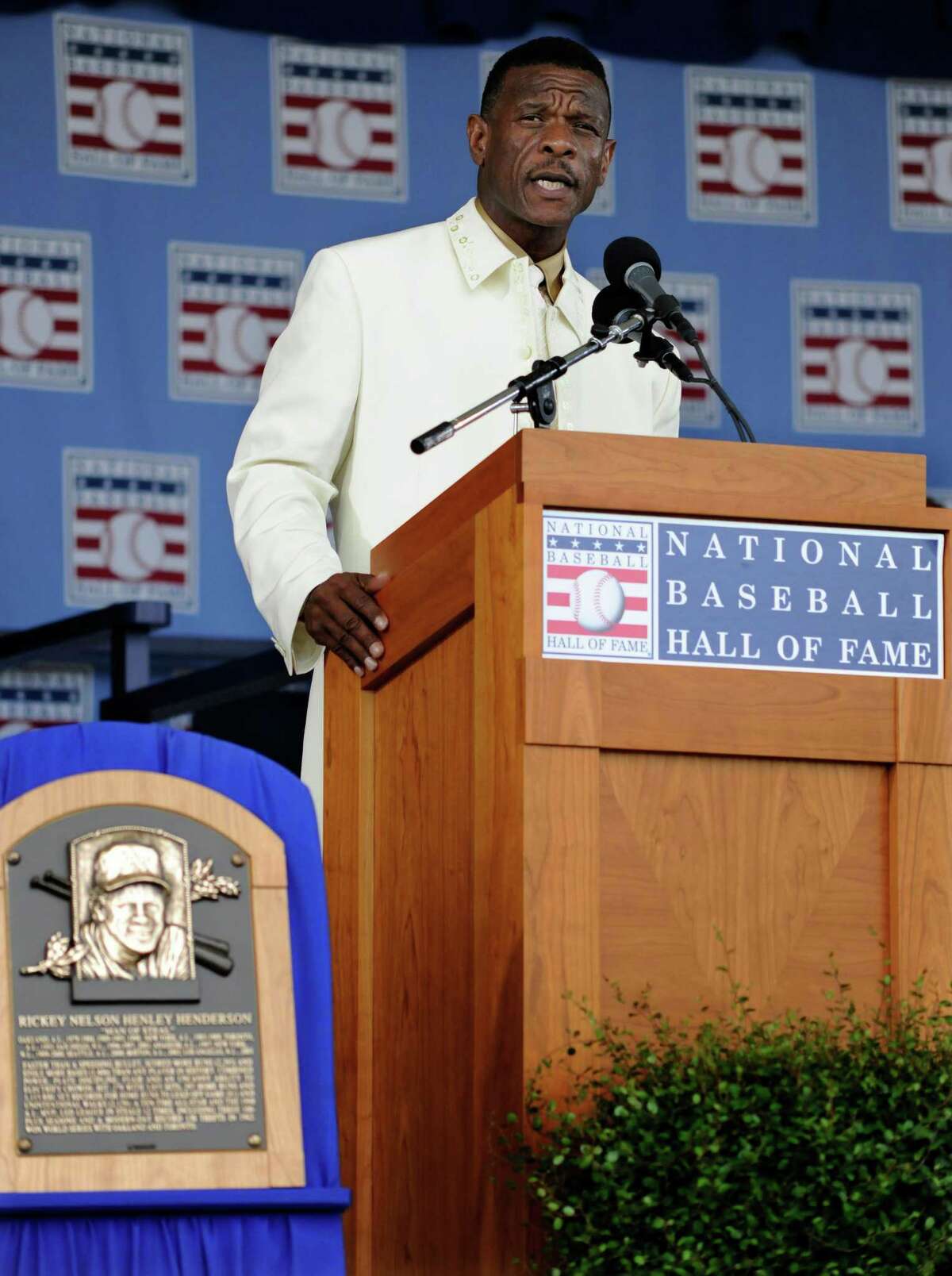 Henderson gives his Hall of Fame induction speech 