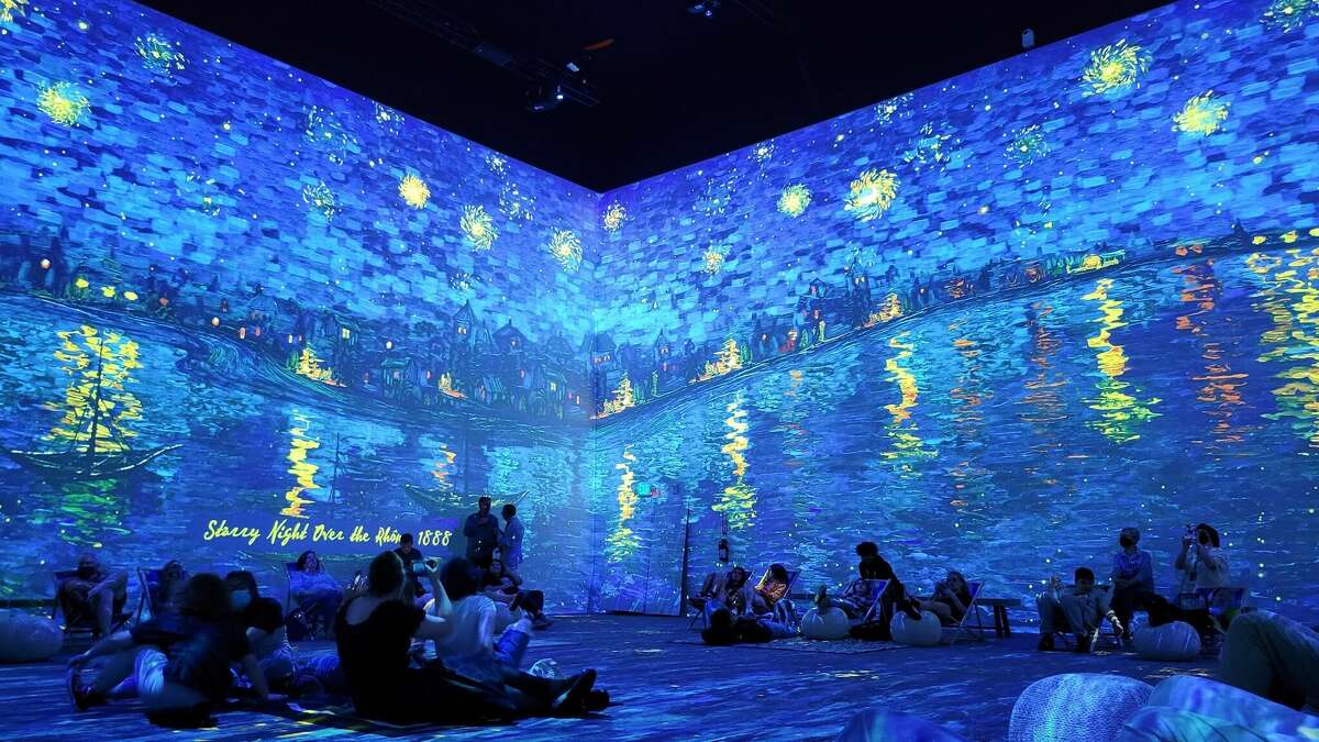 Starry Night on the screen at "VanGogh: Immersive Experience" in Schenectady. 