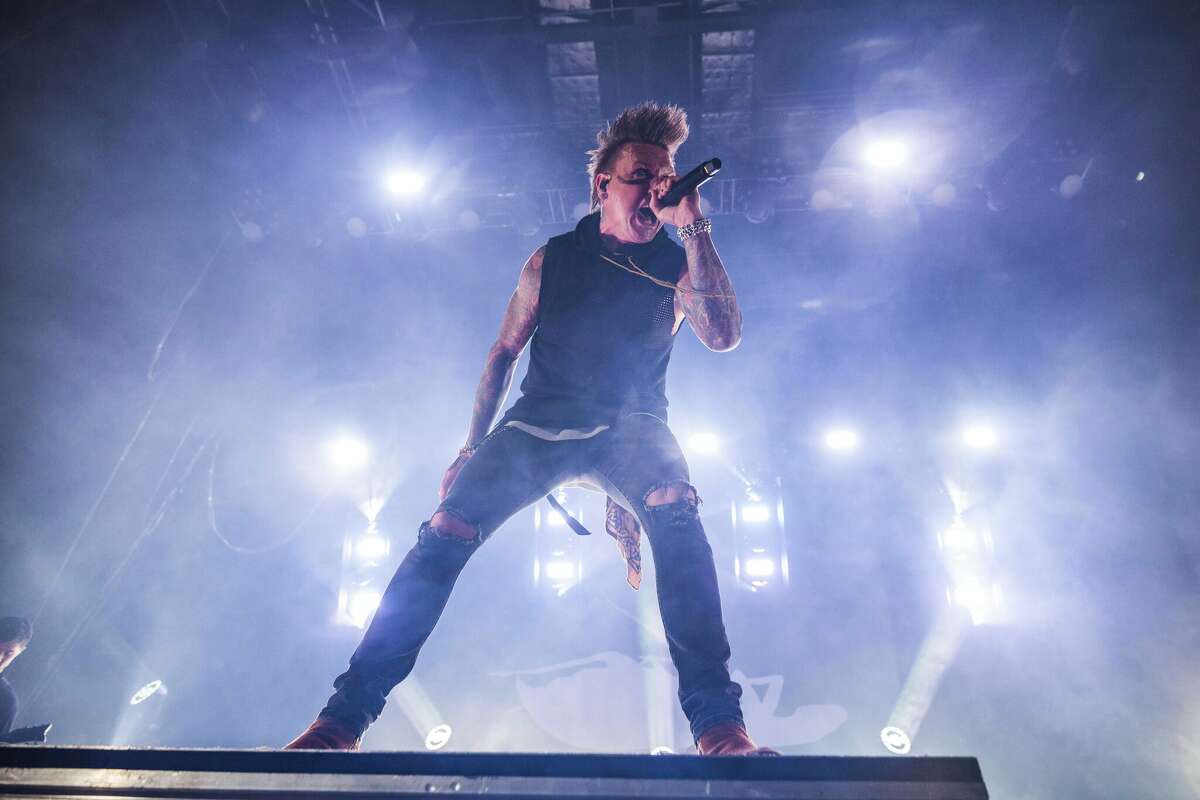 BERLIN, GERMANY - MARCH 09: American singer Jacoby Shaddix of the American band Papa Roach performs live during a concert at Verti Music Hall on March 9, 2020 in Berlin, Germany. (Photo by Gina Wetzler/Redferns)
