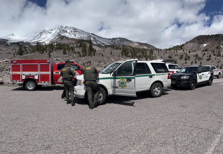 California climbing guide dies and 4 people injured in brutal day on Mount Shasta – SFGATE