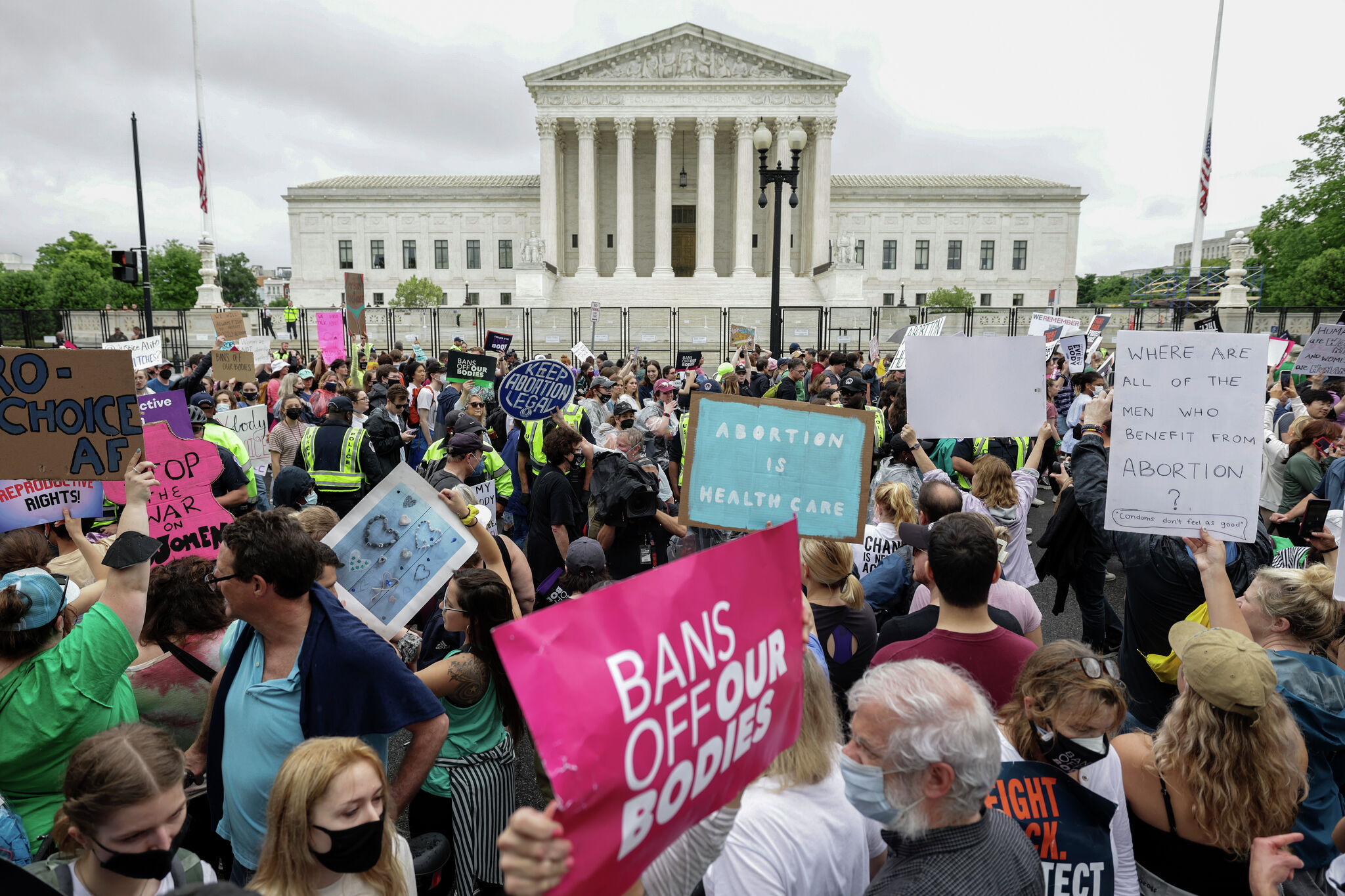 Poll: Most Americans don't support overturning Roe v. Wade decision - Vimarsana News