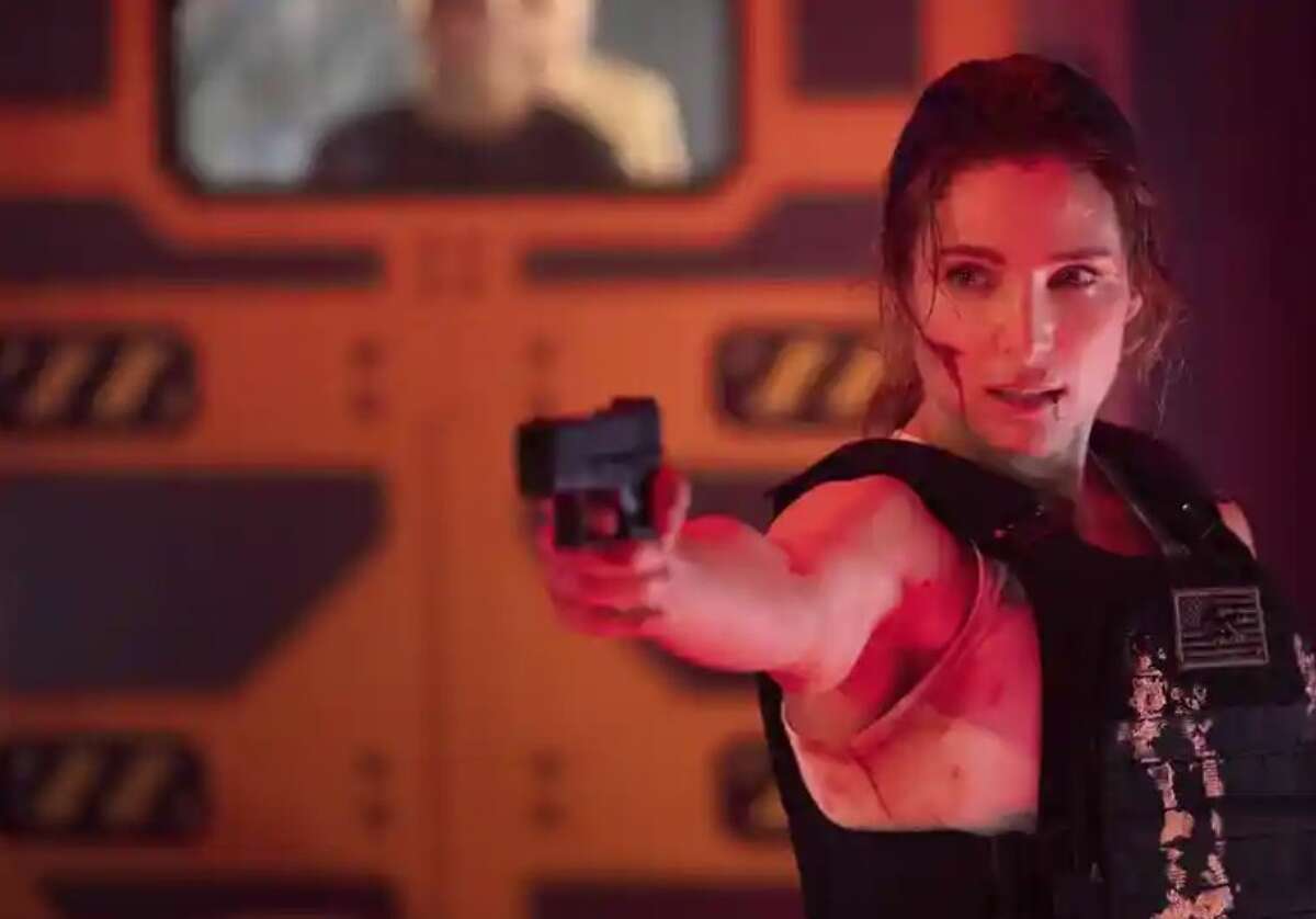 Elsa Pataky plays JJ Collins in “Interceptor,” a film with an intriguing story and adequate acting.
