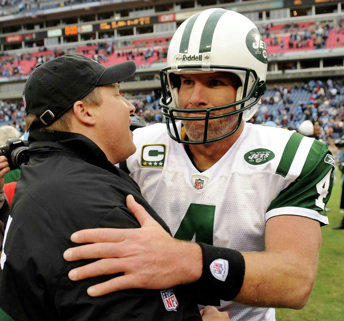 New York Jets coach Eric Mangini congratulates quarterback Brett Favre after the Jets beat the previously undefeated Tennessee Titans 34-13 in an NFL football game in Nashville, Tenn., Sunday, Nov. 23, 2008. (AP Photo/John Russell)