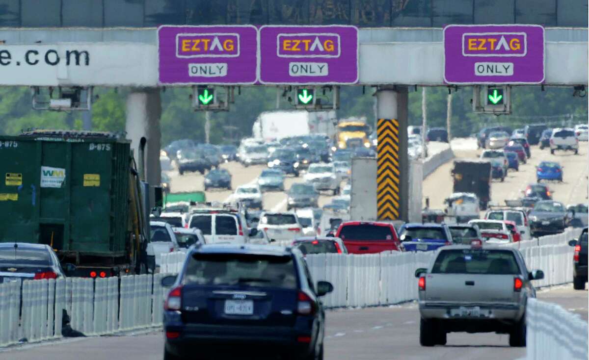 Harris County to remove cash toll signs, close lanes in effort to