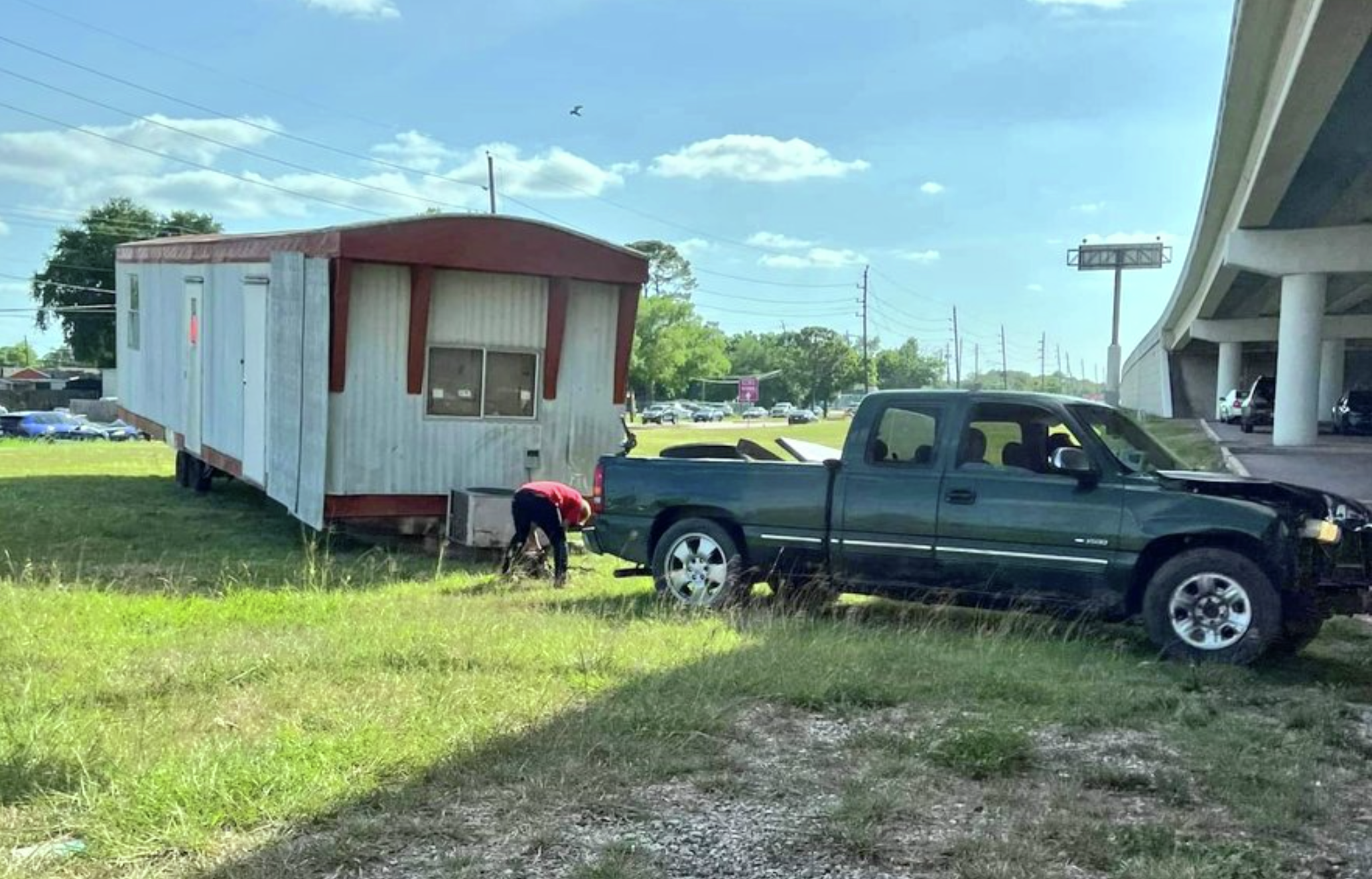 Alief residents celebrate removal of rundown trailer at center of longstanding citywide turf war - Vimarsana News
