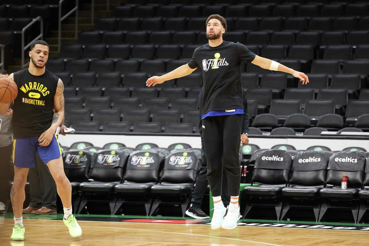 Golden State Warriors’ Klay Thompson (right) and Quinndary Weatherspoon during practice before Game 3 of NBA Finals at TD Garden in Boston, Massachusetts, on Tuesday, June 7, 2022.