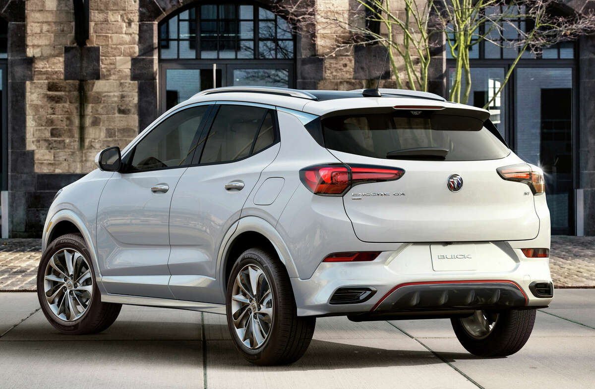 Buick Encore GX 2021 года и Hyundai Kona заняли второе место после внедорожника Mazda.