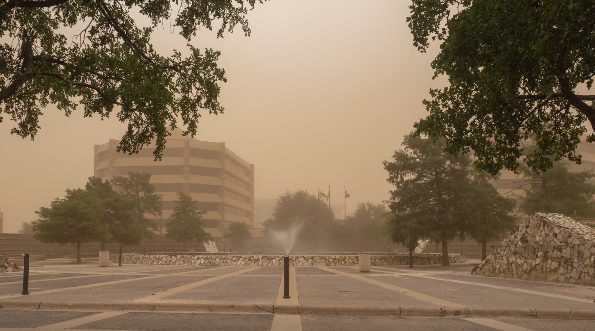 Photos show dust storm rolling through Midland