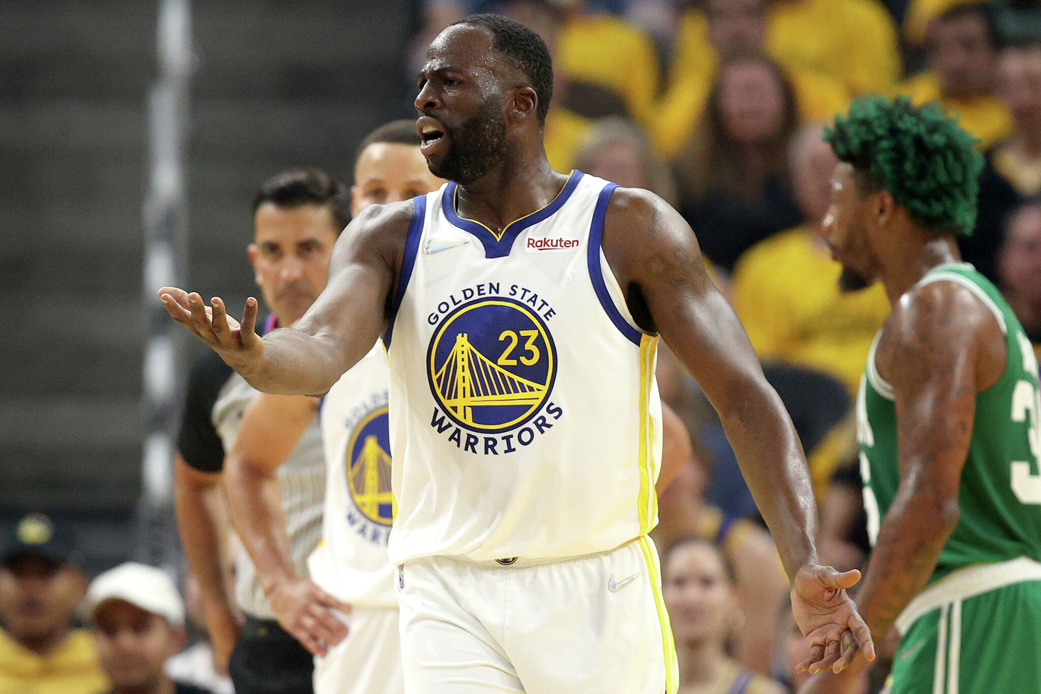 Celtics great Maxwell continues feud with Draymond Green