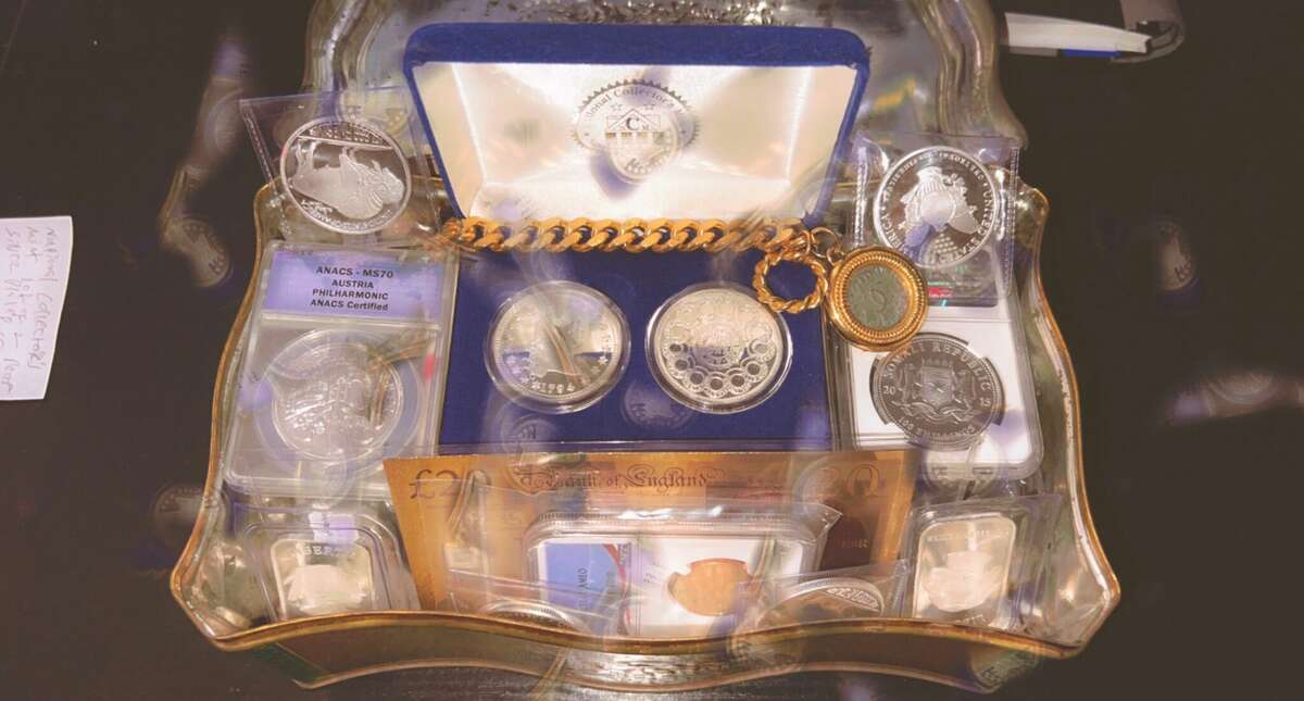 The first ever look at the treasure being hidden by Jaime Santos, who hides the various treasures around Laredo for people to find them. The new treasure holds silver coins, silver bars, collectible coins and bills, a roll of western expansion nickels, a gold plated bracelet with a 1600's 5 ore Sweden silver coin charm, along with other cool things. 