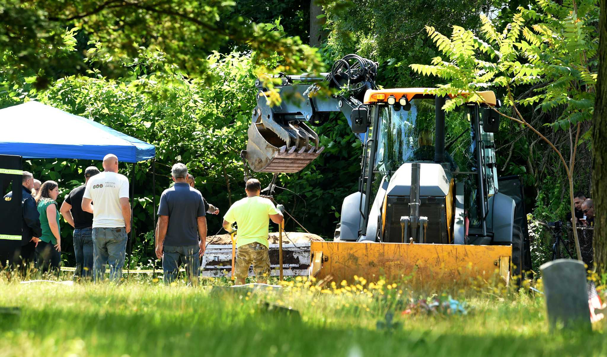 Probe of 1975 East Haven homicide hits snag when wrong casket exhumed - Vimarsana News