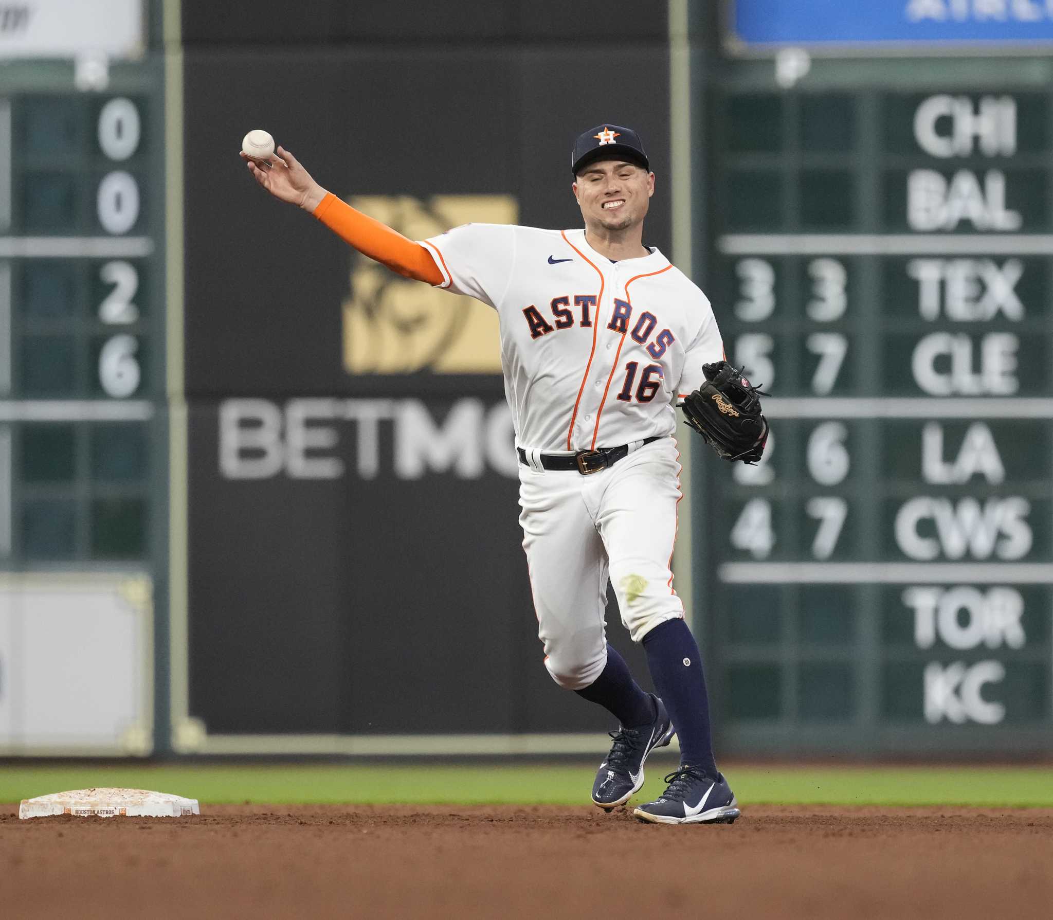 Houston Astros: Aledmys Diaz exits game with injury after catch