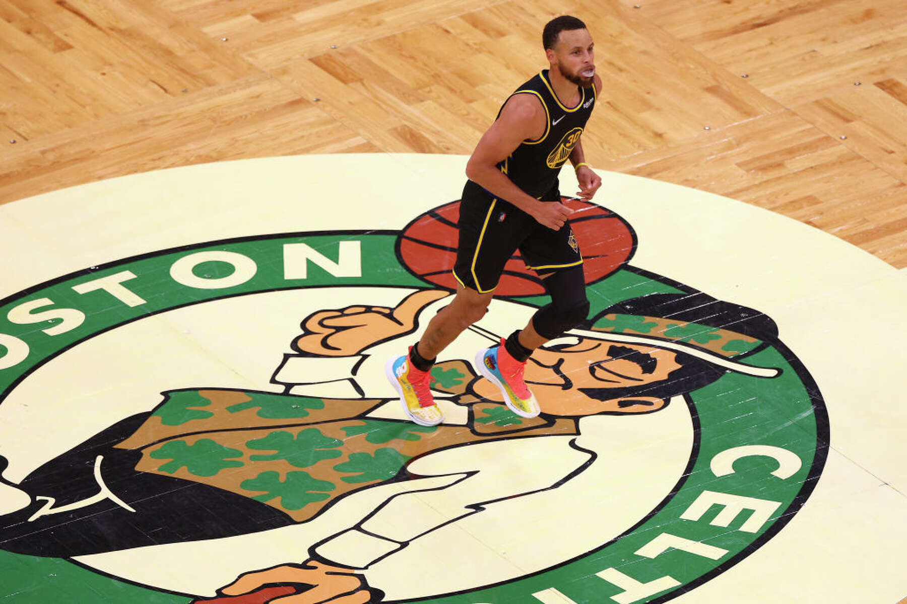 How the Warriors scored 7 points in one possession in the NBA Finals