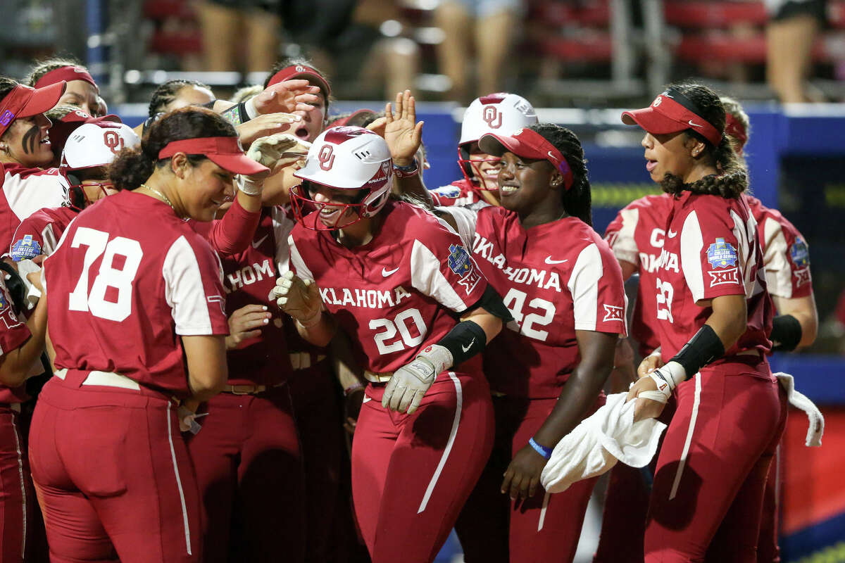 WCWS Oklahoma crushes Texas, 161 in opener