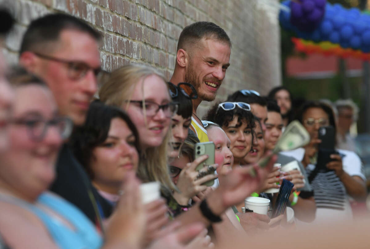 The crowd takes in the opening drag performances in the alleyway during the Pride Fest pre-party at 434 Fannin. Photo made Thursday, June 9, 2022. Kim Brent/The Enterprise