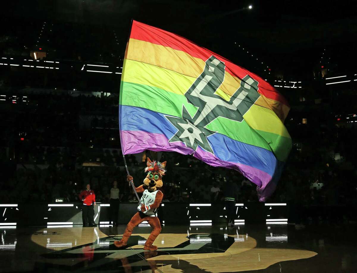 On Spurs' Pride Night, Popovich bemoans 'idiot' leaders