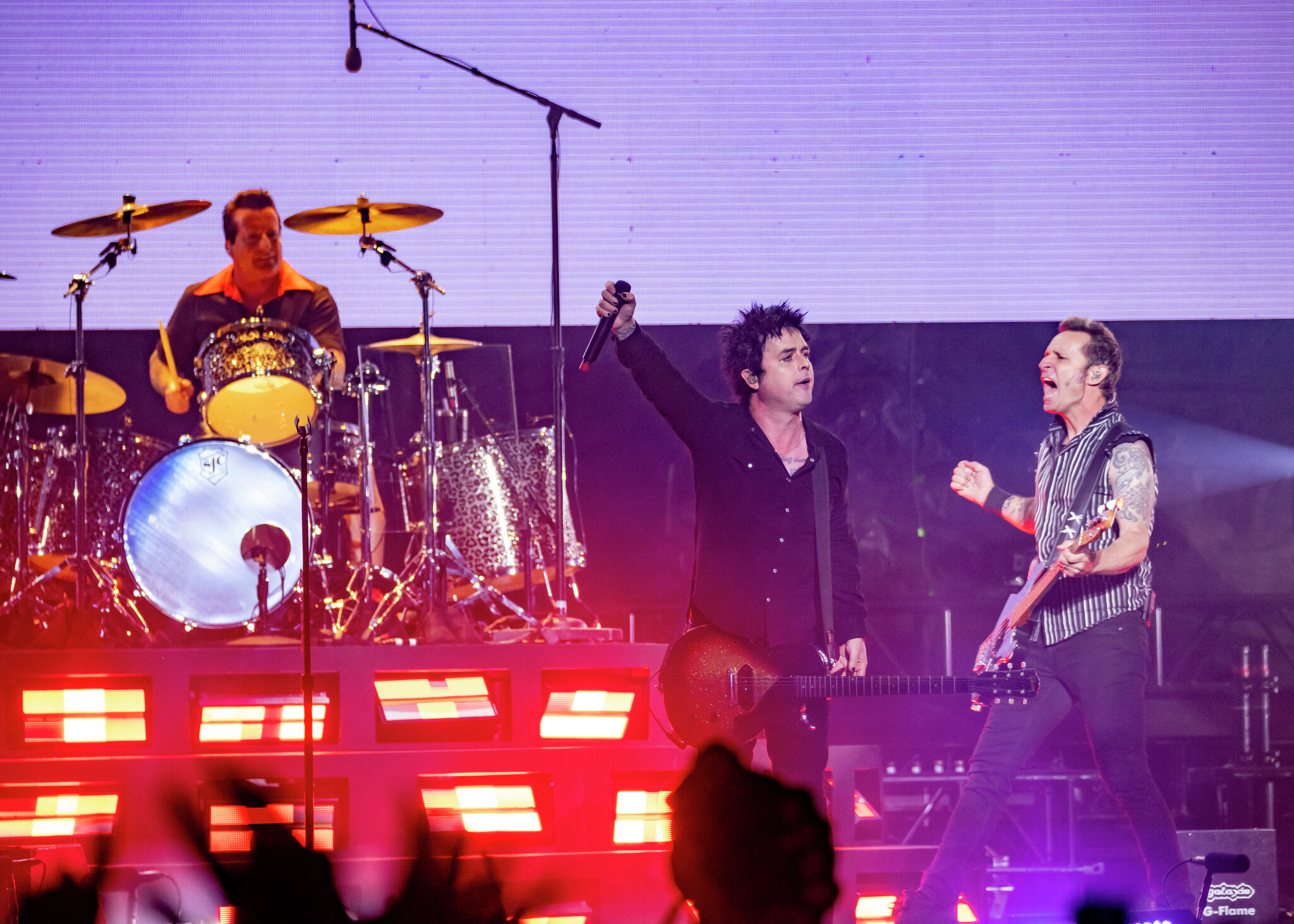Green Day blasts Ted Cruz with profanity-laced banner during tour - Vimarsana News