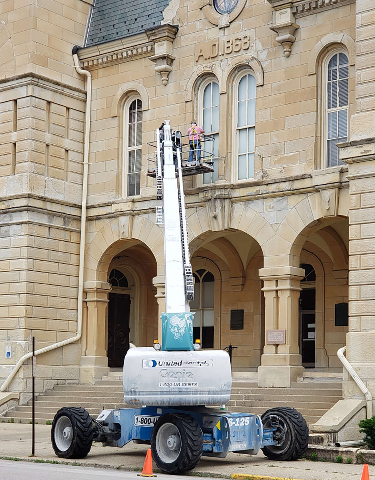 A representative of White & Borgognoni Architects of Carbondale, under the direction of partner and principal Gail White, uses a lift to inspect windows on the Morgan County Courthouse. Commissioner Brad Zeller said the county asked the architectural firm to do a study of the building's windows to determine what they need in the way of caulking and other repairs to keep the building in good condition.