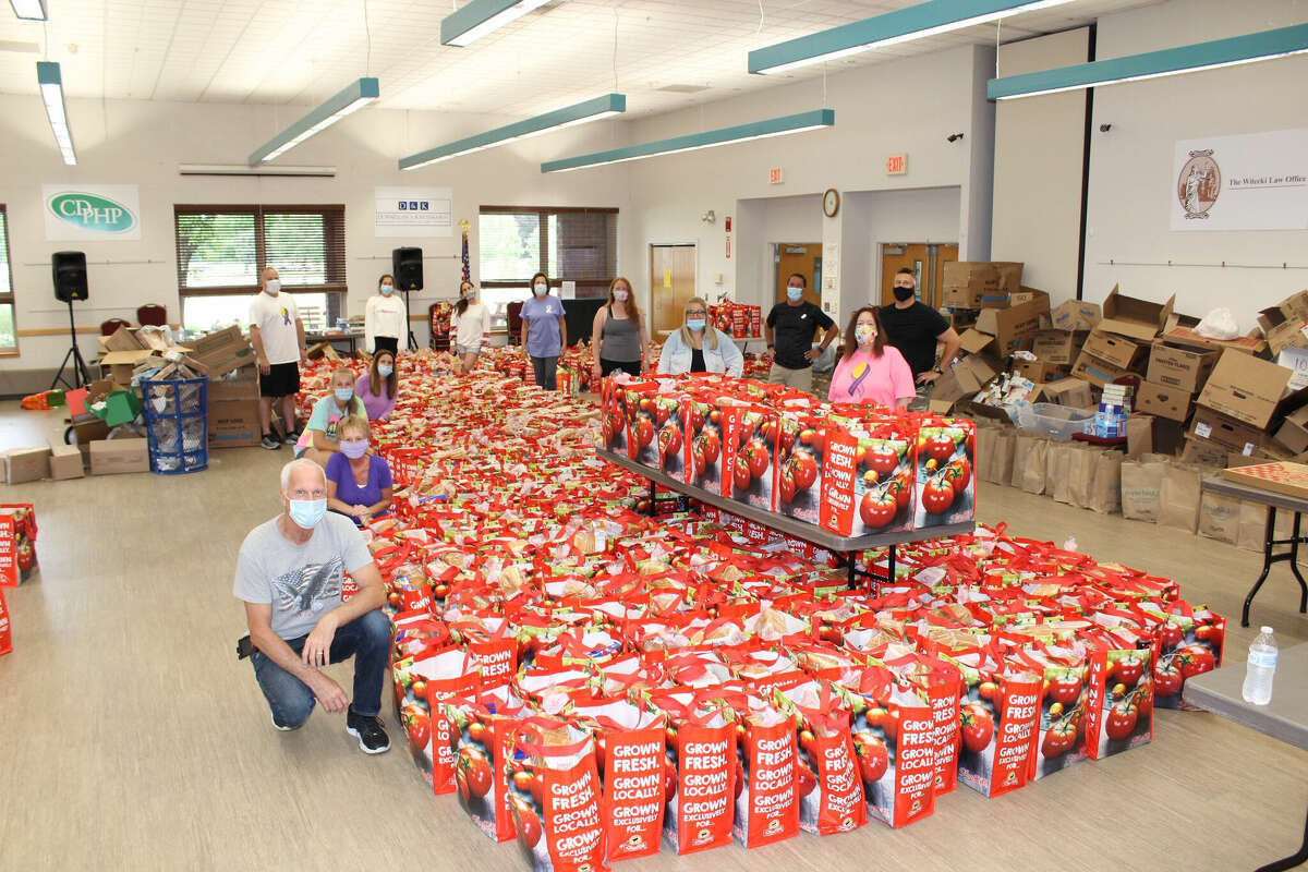 In 2020 Deanna Rivers Foundation volunteers purchased, packaged, collected and distributed a whopping $20,000 worth of food to needy families and overstocked the shelves of the Shenendehowa Helping Hands Food Pantry at Jonesville Methodist Church.