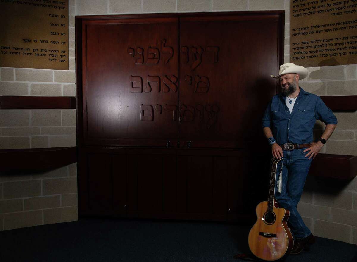 Houston country singer uses music to share history of the Jewish people