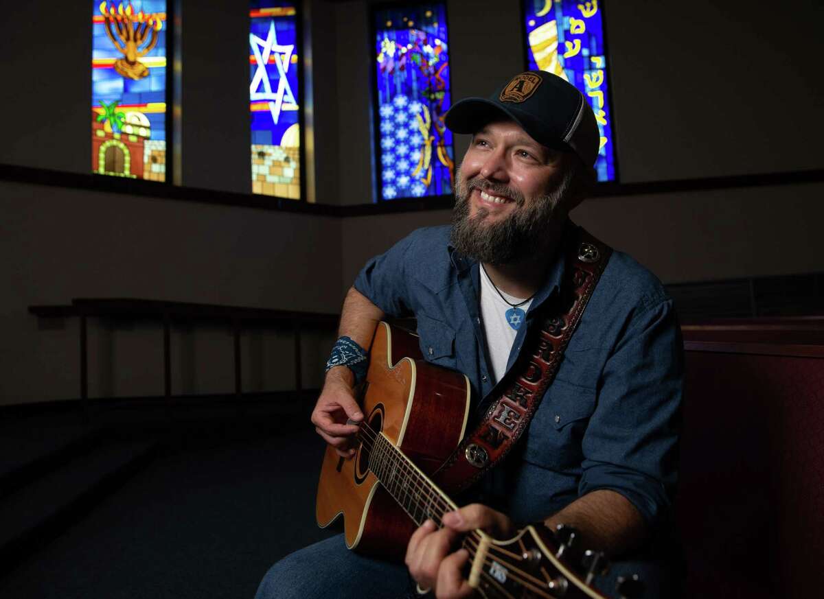 Houston country singer uses music to share history of the Jewish people