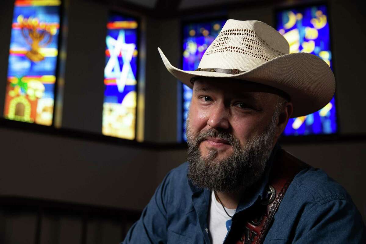 Houston country singer uses music to share history of the Jewish people