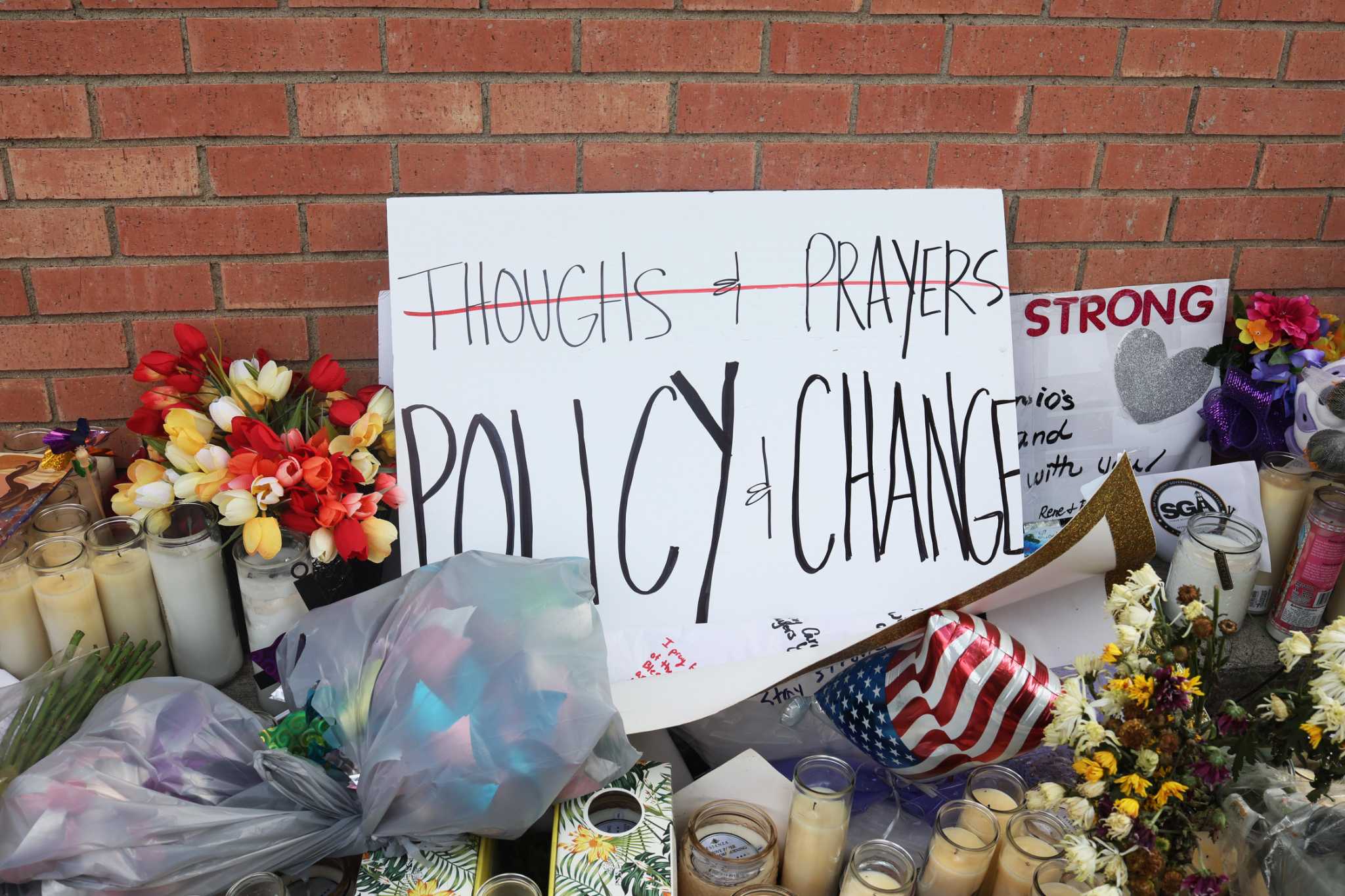Brodesky: Guns, books and fear in Texas, but no reform - Vimarsana News