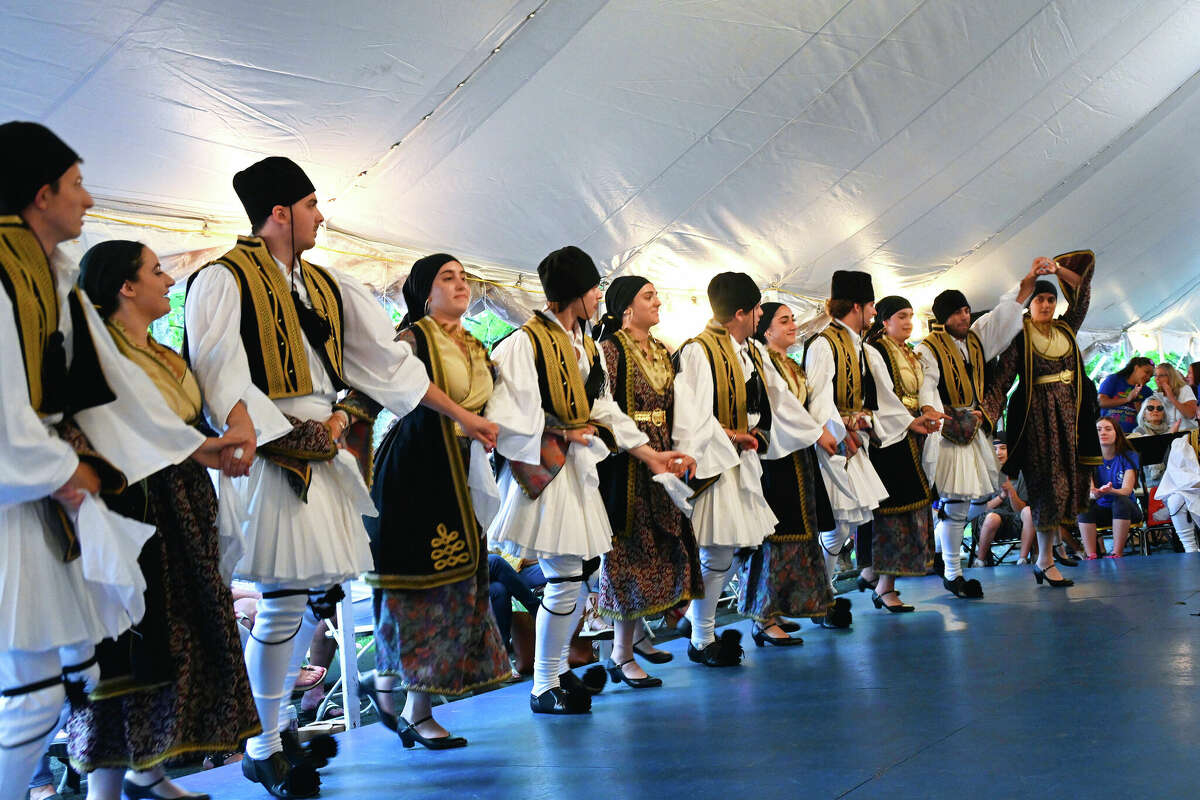 La Chiesa greco-ortodossa dell'Assunzione ha ospitato il 41° Danbury Greek Experience Festival annuale dal 10 giugno al 12 giugno 2022. Di ritorno dopo una pausa di due anni, il festival ha caratterizzato cibo, musica e balli tradizionali greci. 
