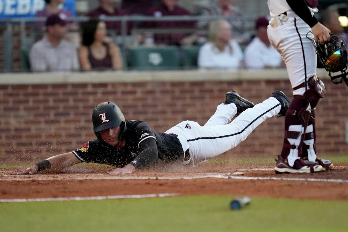 NCAA super regional: Texas A&M walks off on Louisville