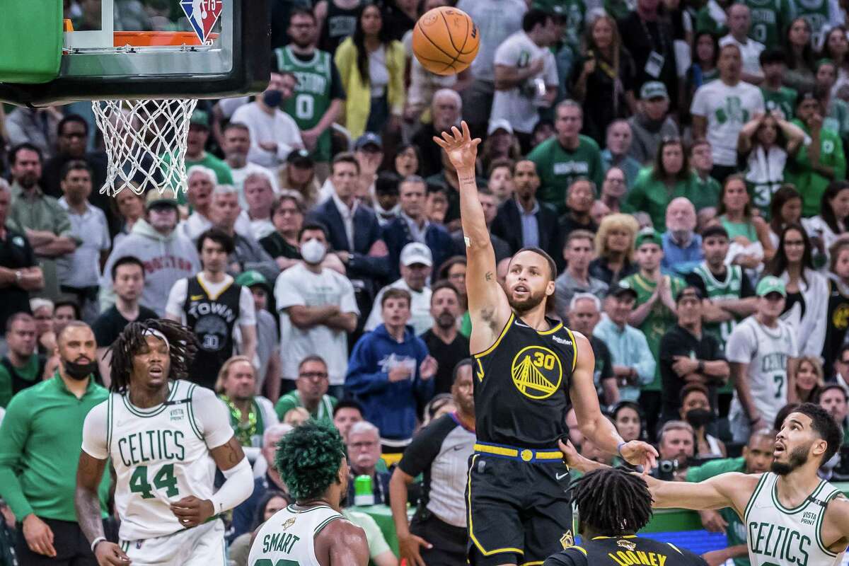 Stephen Curry (30) puts up a shot late in the fourth quarter as the Golden State Warriors played the Boston Celtics in Game 4 of the NBA Finals at TD Garden in Boston, Mass., on Friday, June 10, 2022. The Warriors won 107-97 to tie the series at 2-2.