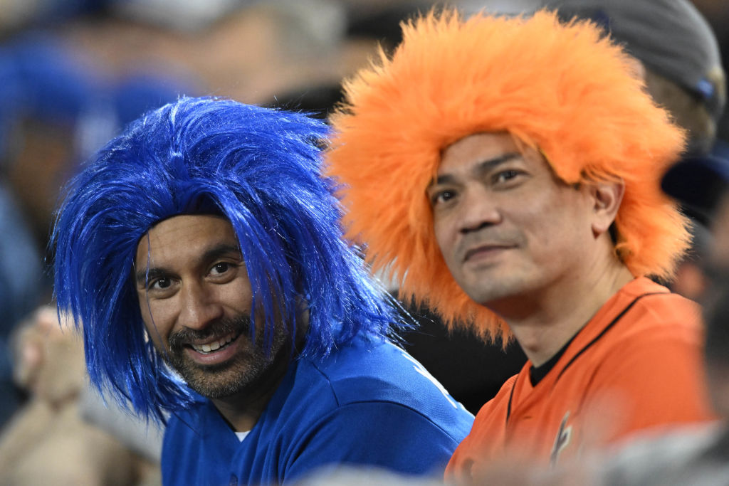 Dodgers, Giants fans unite against Boston Celtics, pack Oracle Park concourse to watch end of the Warriors game Dodgers, Giants fans unite against Boston Celtics, pack Oracle Park concourse to watch end of the Warriors game