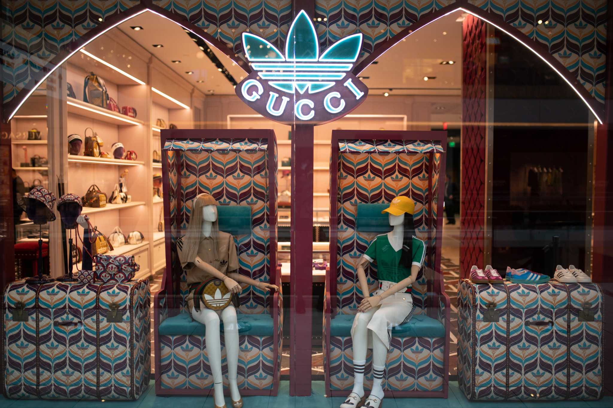 flor Hundimiento pequeño Exclusive Gucci x Adidas collab arrives at Houston Galleria