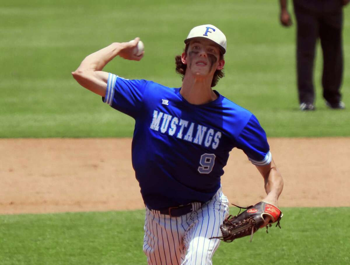 Friendswood pitcher Easton Tumis (9) throws the first pitch against Georgetown in the UIL baseball Class 5A state championship Saturday in Round Rock.
