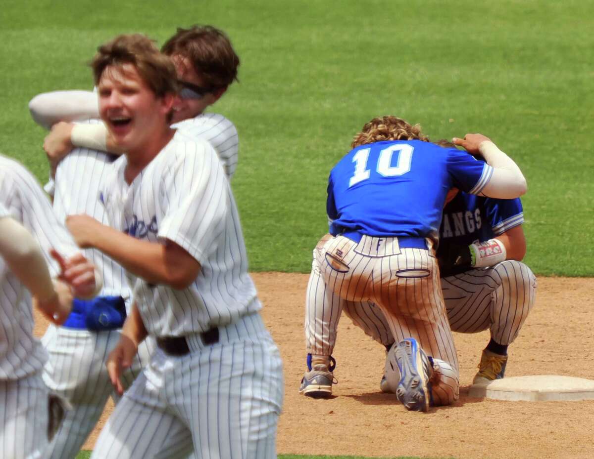 Friendswood baserunners Ayden Pearcy (10) and Dylan Maxcey (1) react after losing against Georgetown in the UIL baseball Class 5A state championship on Saturday, Jun 11, 2022 at the Dell Diamond in Round Rock, TX.
