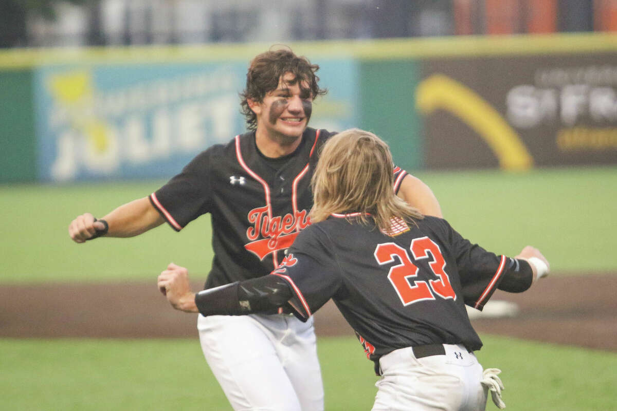 Riley Iffrig and Grant Huebner celebrate after winning the Class 4A state championship. 
