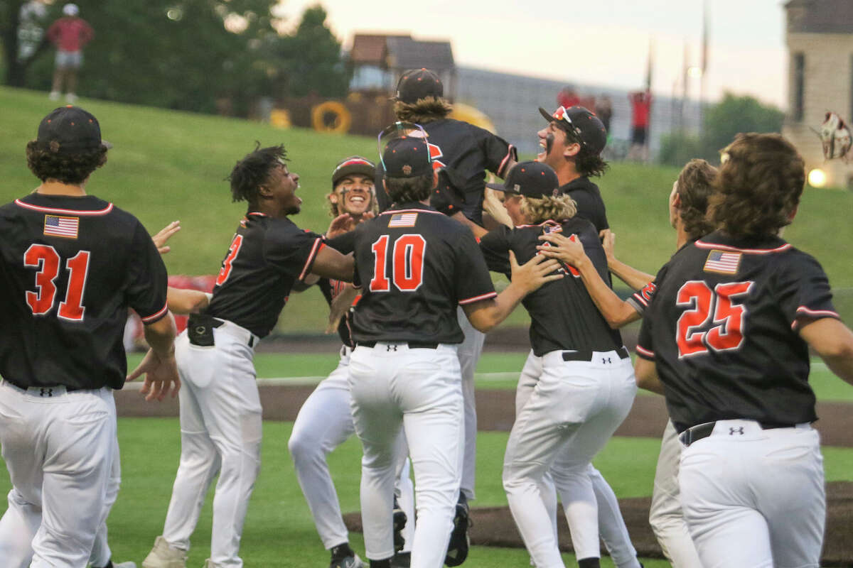 Edwardsville baseball completes comeback to win state