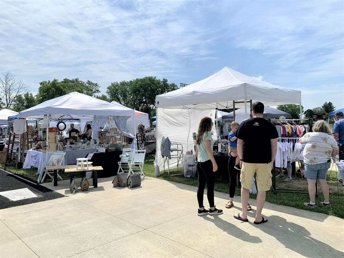 Reed City Community Education hosted a “Shop around the track” summer craft show this weekend at the Reed City High School track. Over 75 crafters and vendors were on hand selling handmade items and specialty gifts. The foundation collected food items for local food pantries during the event. Zendodles Food Truck was there, along with face painting and painting classes.