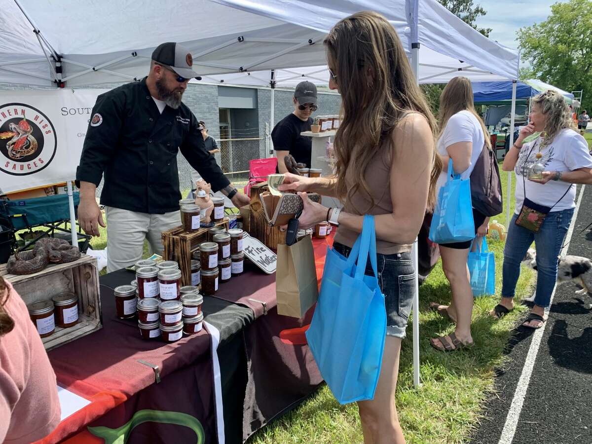 Reed City Community Education hosted a “Shop around the track” summer craft show this weekend at the Reed City High School track. Over 75 crafters and vendors were on hand selling handmade items and specialty gifts. The foundation collected food items for local food pantries during the event. Zendodles Food Truck was there, along with face painting and painting classes.